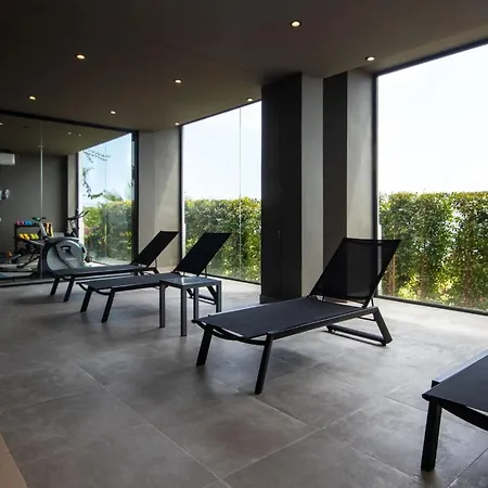 Beautiful 2 Bedroom Blue Sea Views