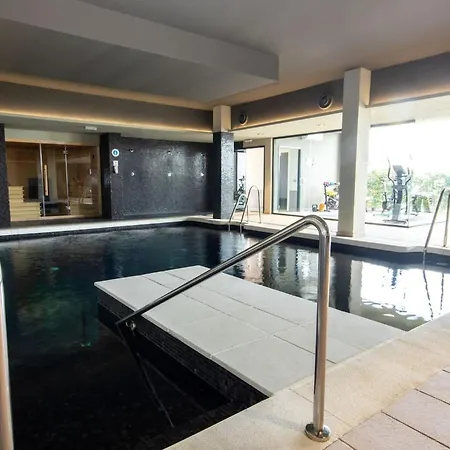 Beautiful 2 Bedroom Blue Sea Views
