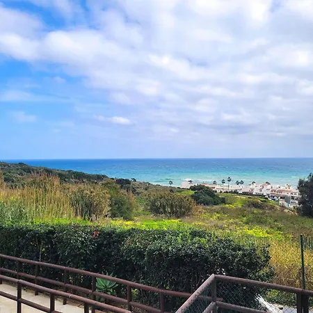 Beautiful 2 Bedroom Blue Sea Views *