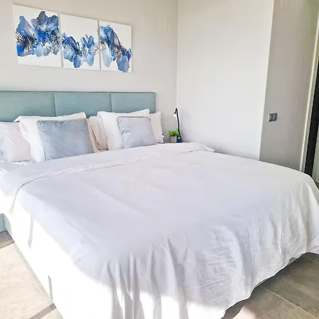 Apartment Beautiful 2 Bedroom Blue Sea Views