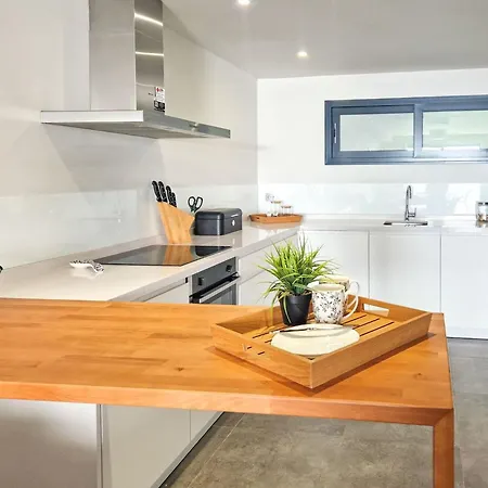 Beautiful 2 Bedroom Blue Sea Views