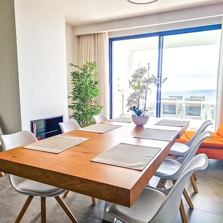 Beautiful 2 Bedroom Blue Sea Views Apartment *