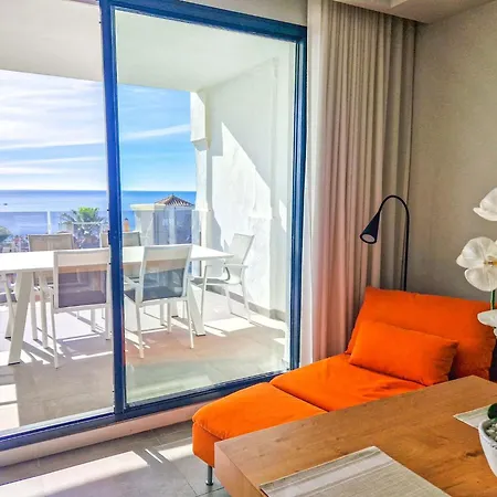 Beautiful 2 Bedroom Blue Sea Views Apartment
