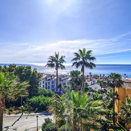 Beautiful 2 Bedroom Blue Sea Views *